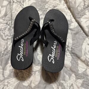 skechers Premium Yoga Foam Size 8 sandals